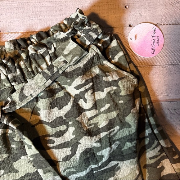 Full Circle Trends Green Camo Pull On Shorts Womens Size 2X New - Picture 5 of 16